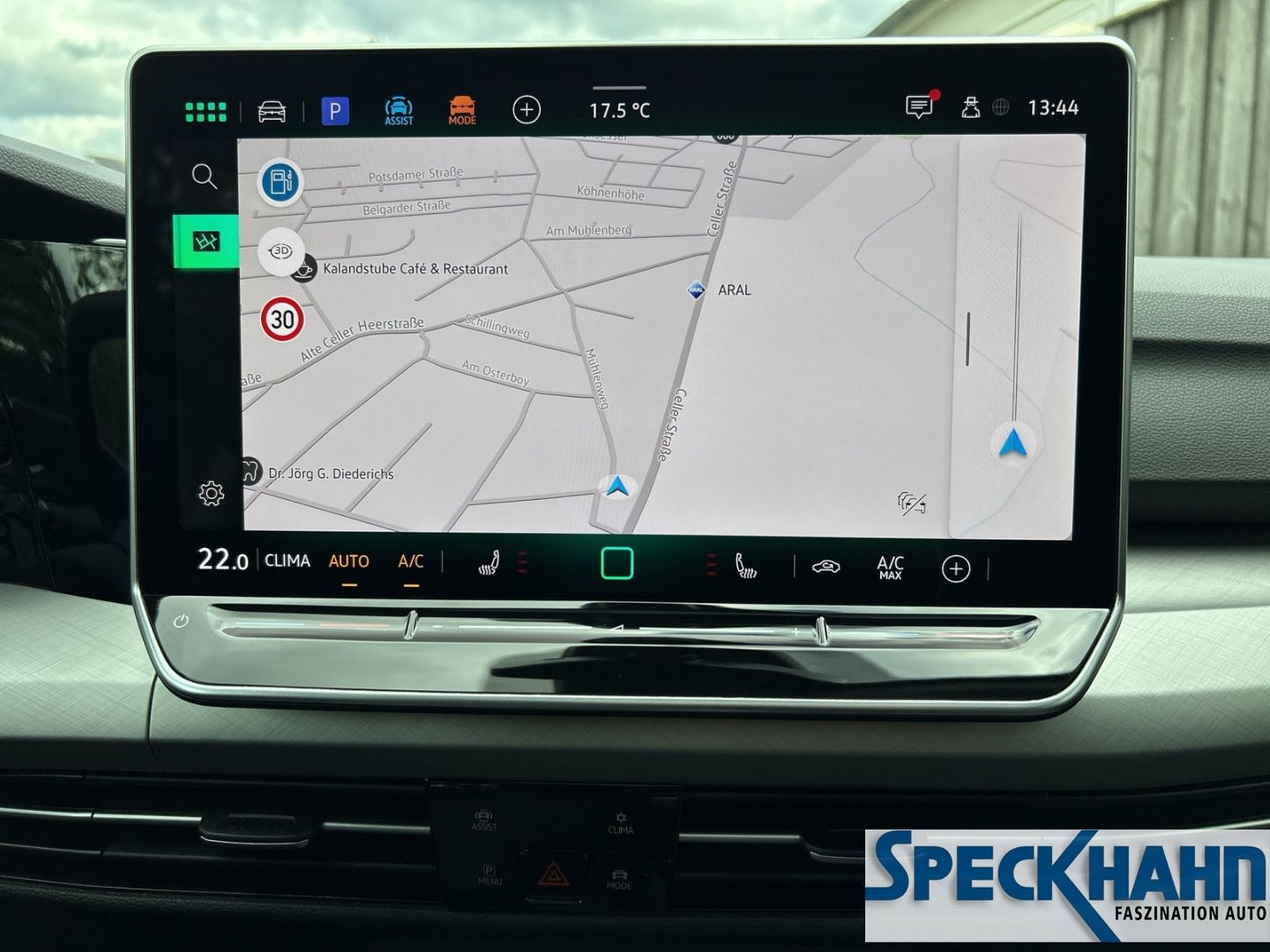 Volkswagen Golf VIII Variant 1.5 TSI 85 kW Life Kamera SHZ Navigationssystem HEAD-UP-Display - Bild 17 von 20