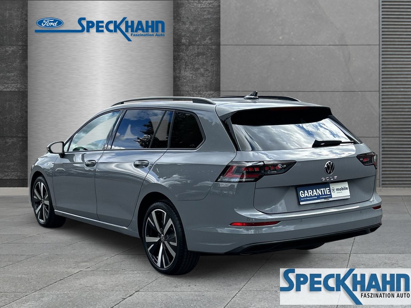 Volkswagen Golf VIII Variant 1.5 TSI 85 kW Life Kamera SHZ Navigationssystem HEAD-UP-Display - Bild 2 von 20
