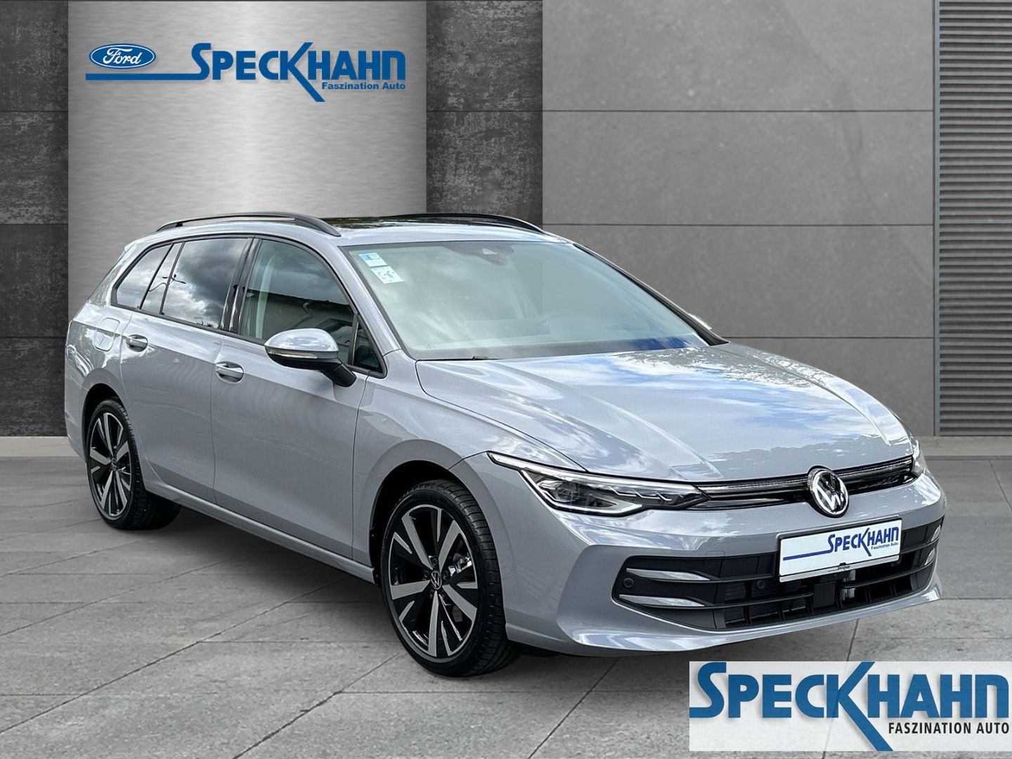 Volkswagen Golf VIII Variant 1.5 TSI 85 kW Life Kamera SHZ Navigationssystem HEAD-UP-Display - Bild 5 von 20