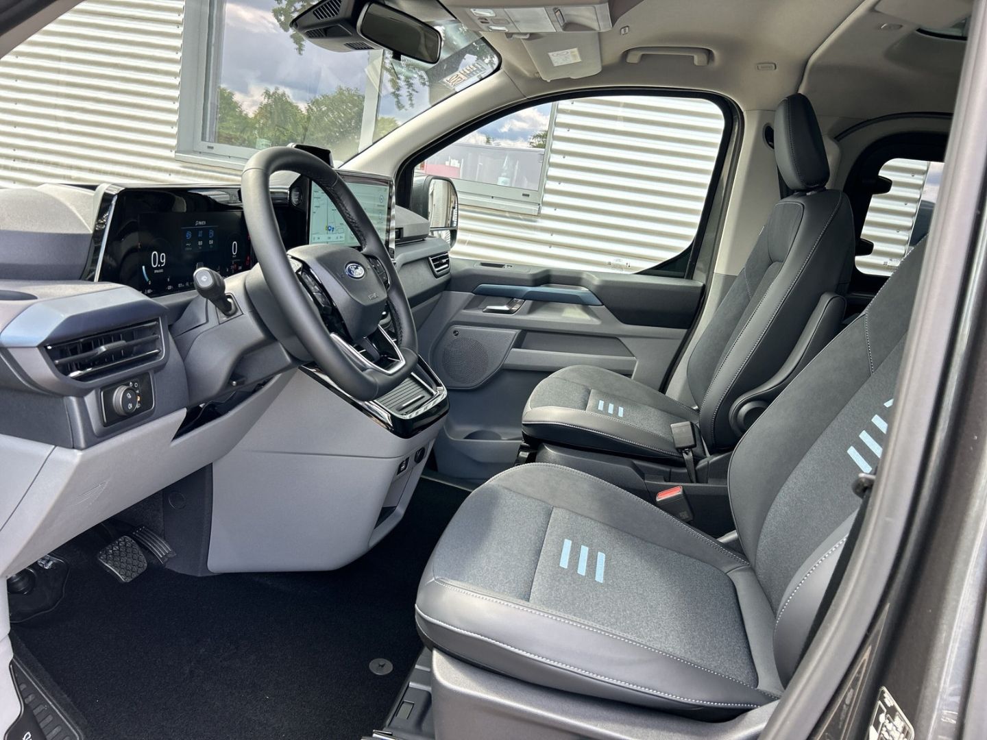 Ford Tourneo Custom Bus - Bild 11 von 15
