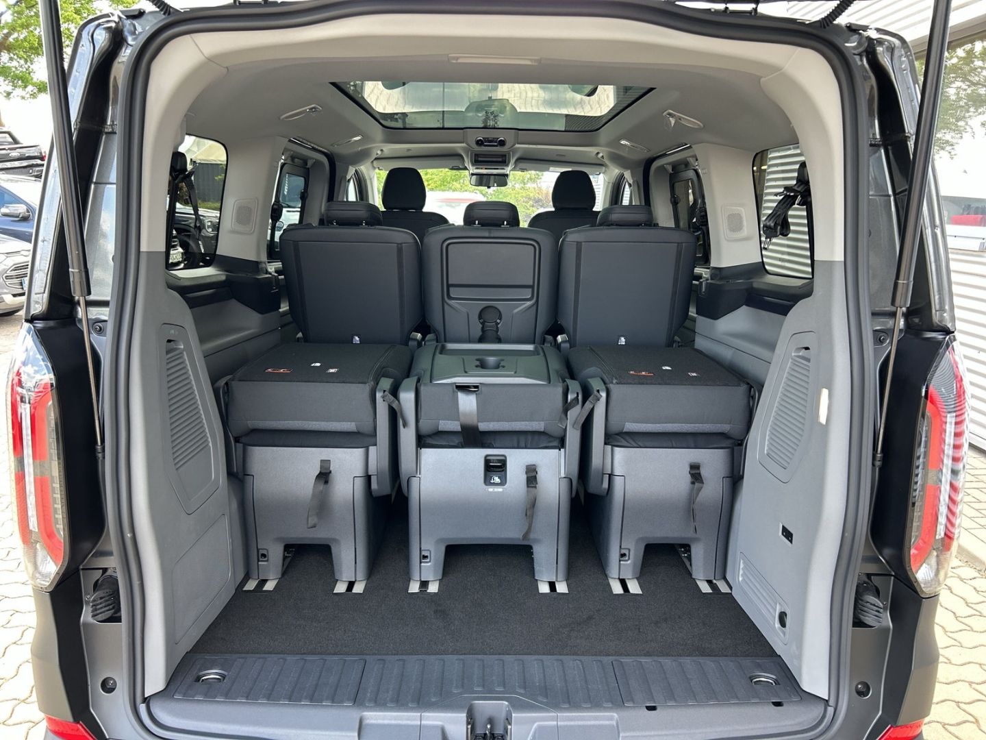 Ford Tourneo Custom Bus - Bild 9 von 15