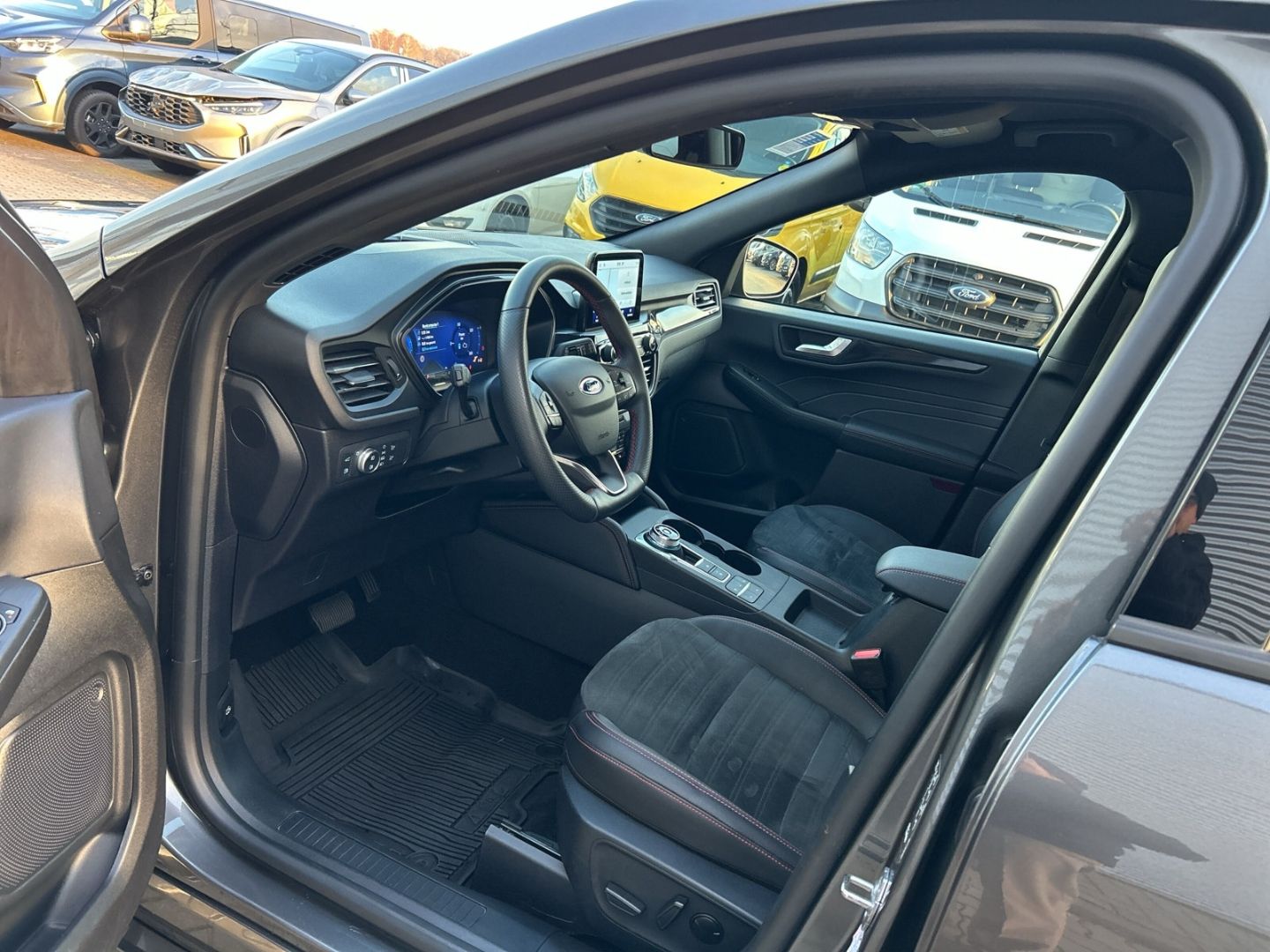 Ford Kuga - Bild 10 von 15