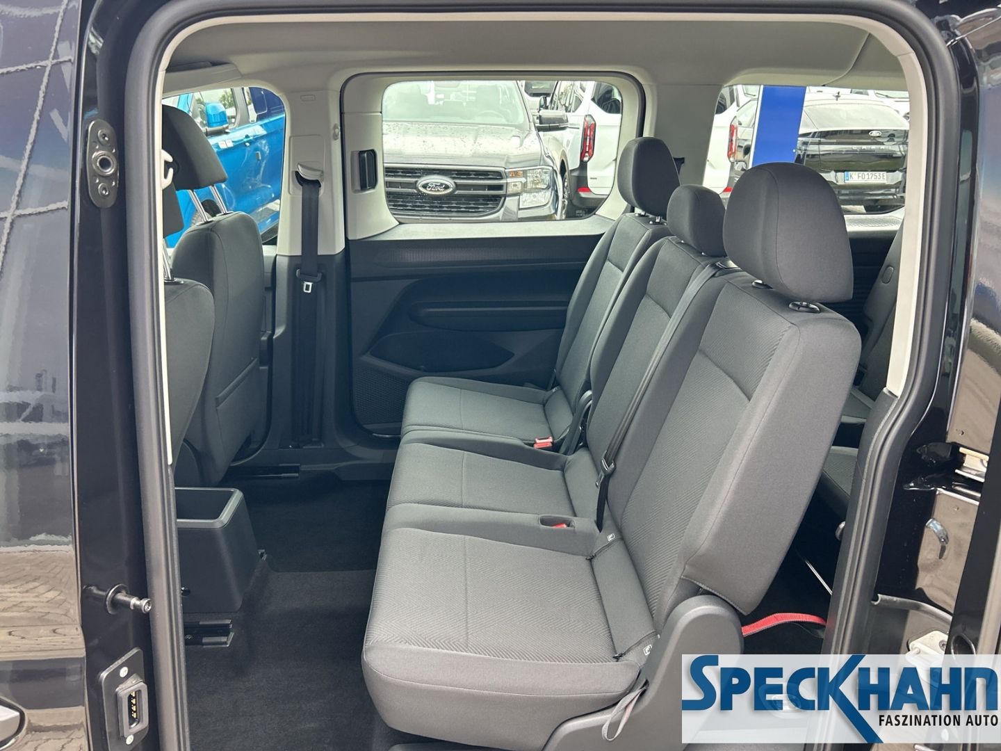 Ford Tourneo Connect Grand - Bild 13 von 15