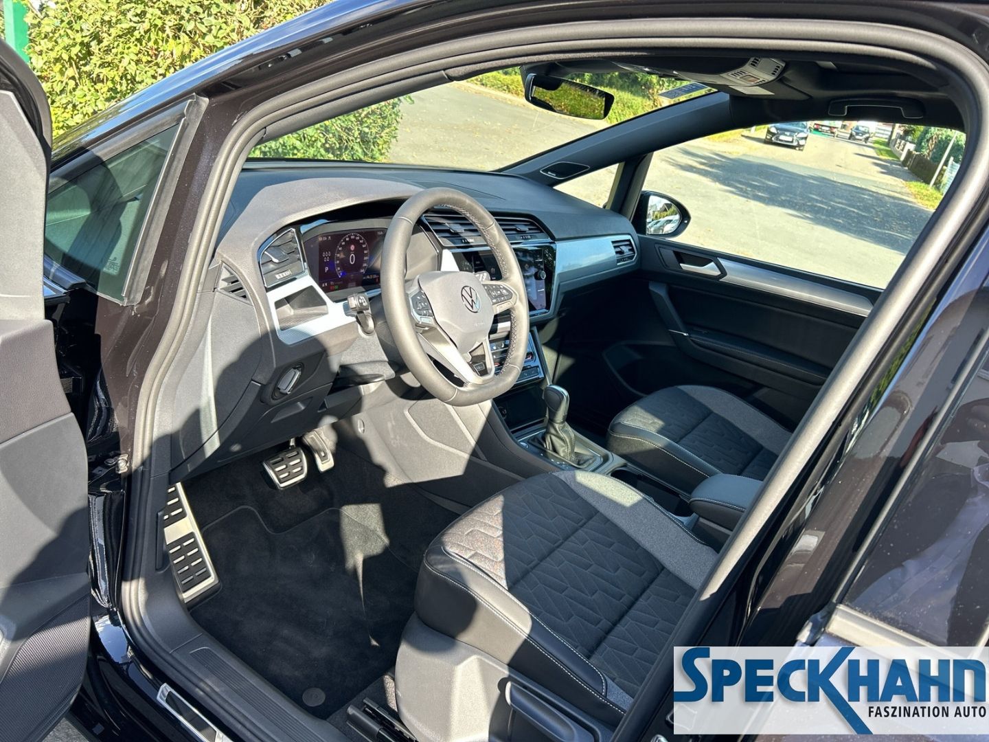 Volkswagen Touran GOAL BMT Start-Stopp 1.5 TSI SHZ Beheizbare Frontscheibe LED-Hauptscheinwerfer - Bild 10 von 20