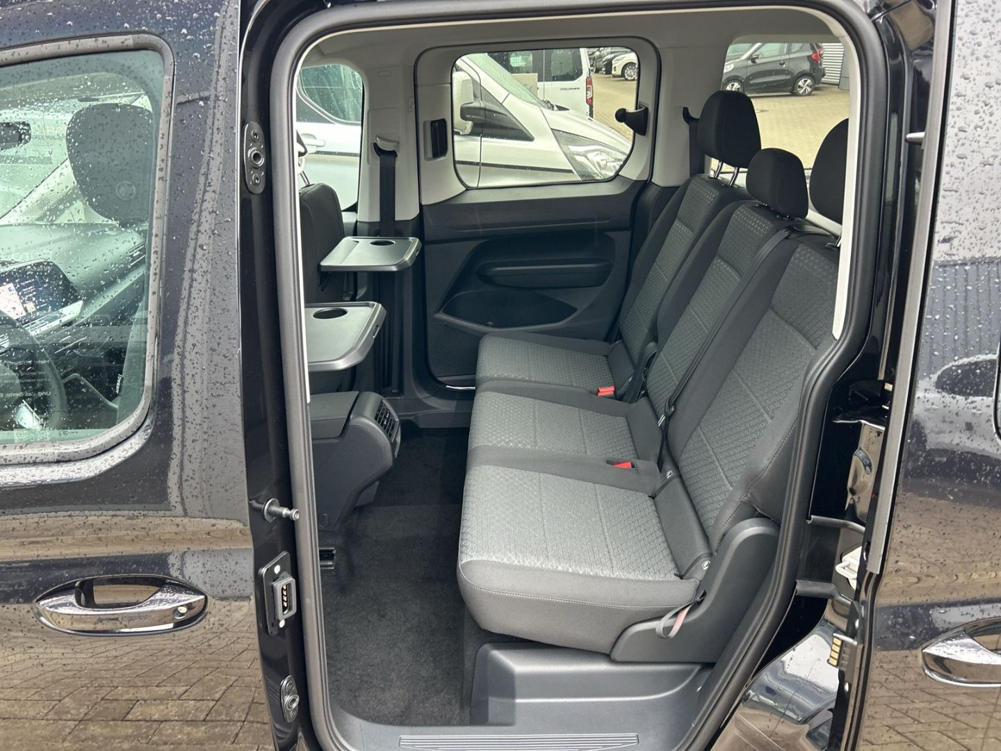 Ford Tourneo Connect - Bild 13 von 15