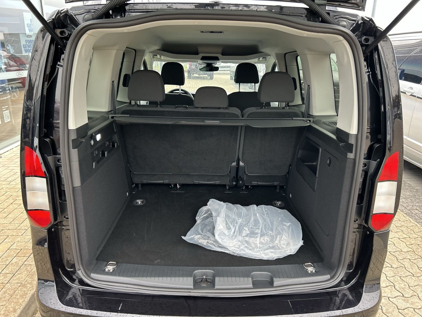 Ford Tourneo Connect - Bild 9 von 15
