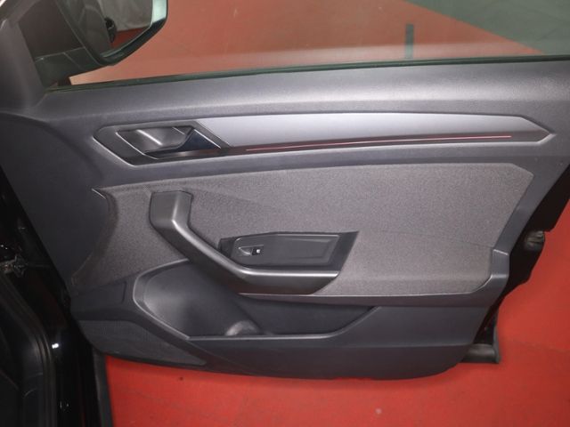 Volkswagen T-Roc - Bild 14 von 18