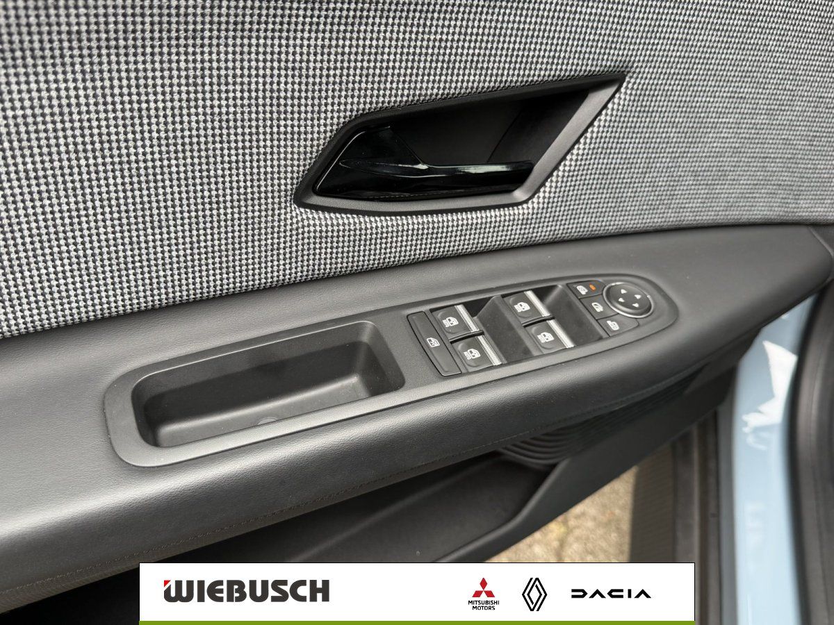 Detailansicht Fahrertür mit Fensterheber und Innenausstattung im Renault