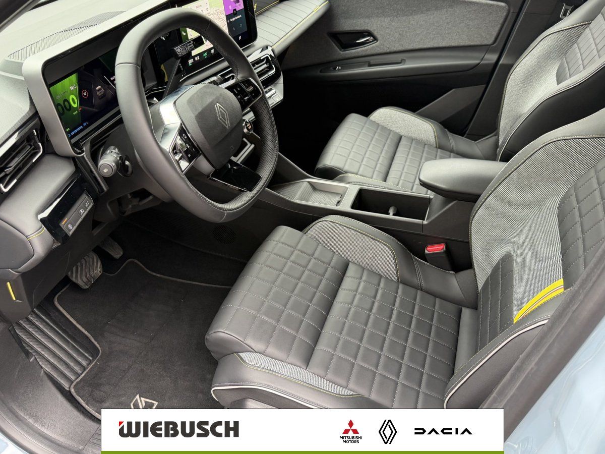 Renault 4 E-Tech Innenraum mit Cockpit und Sportsitzen