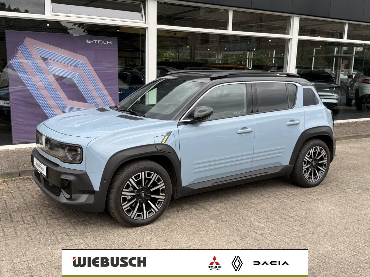 Renault 4 E-Tech Hellblau, Seitenansicht vor Autohaus