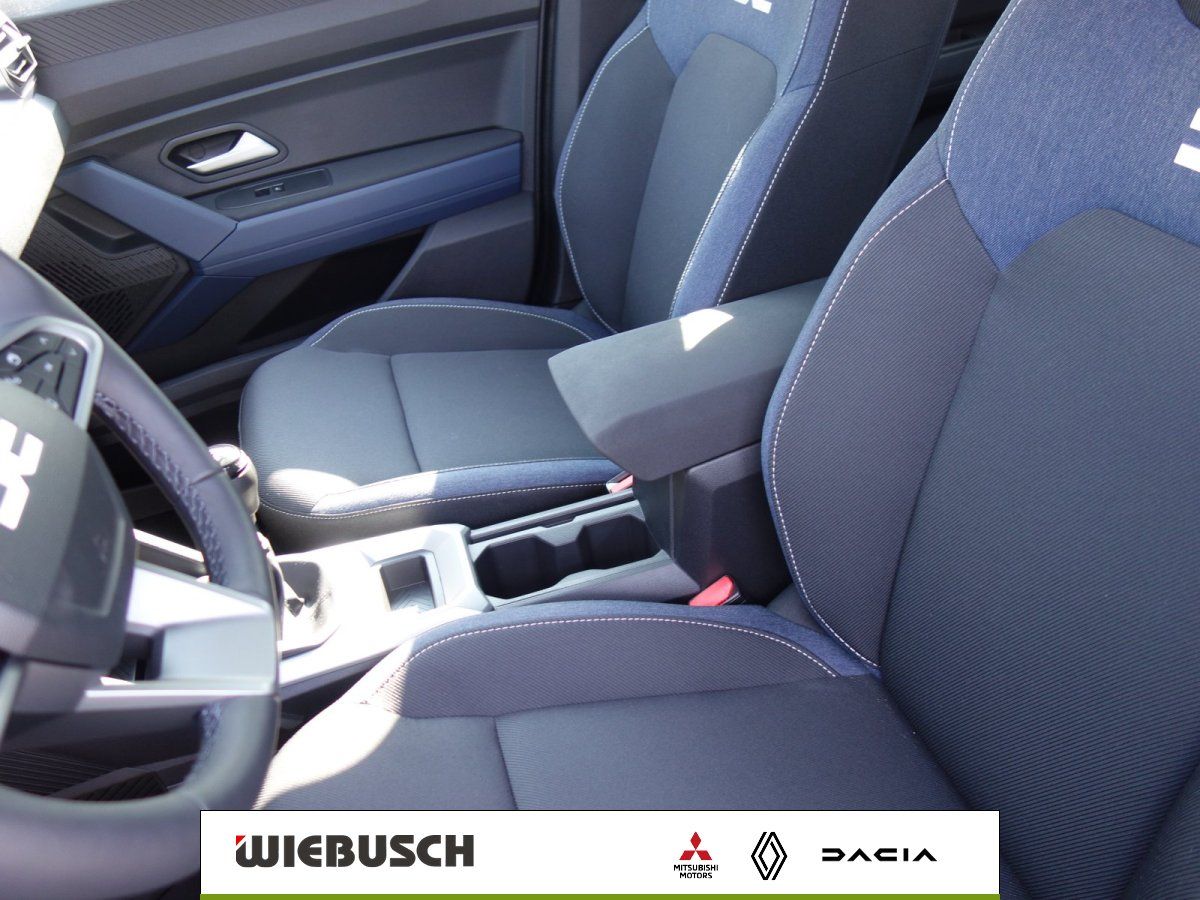 Dacia Bigster Innenraum mit Vordersitzen und Mittelkonsole