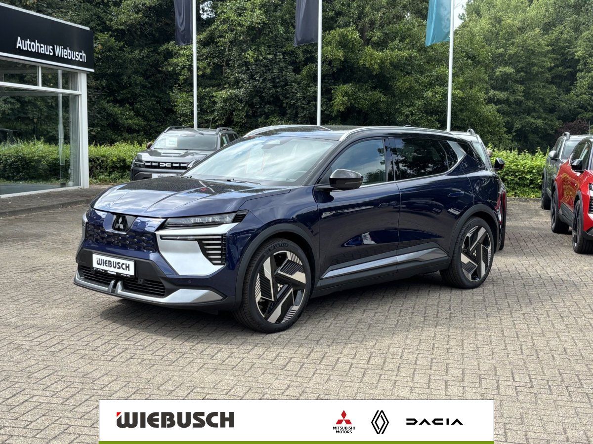Mitsubishi Elektro-SUV blau Frontansicht auf Hof des Autohauses
