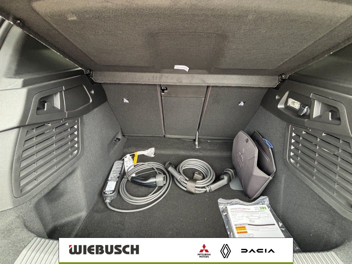 Kofferraum mit Ladekabel des Mitsubishi Eclipse Cross EV