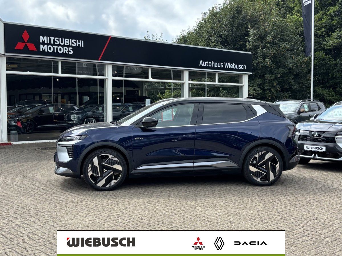 Mitsubishi Elektro-SUV blau Seitenansicht vor Autohaus Wiebusch