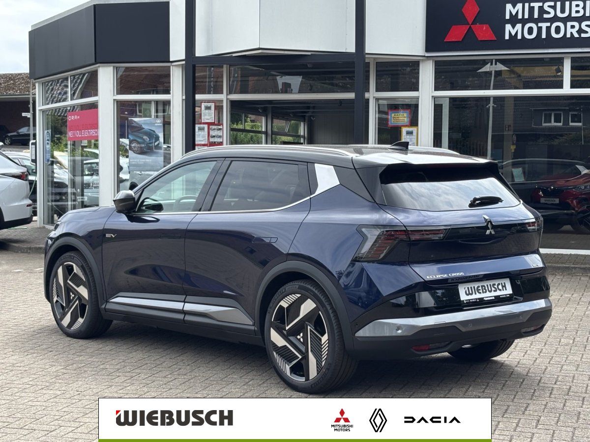 Mitsubishi Eclipse Cross EV in Schwarz, Heckansicht beim Haendler