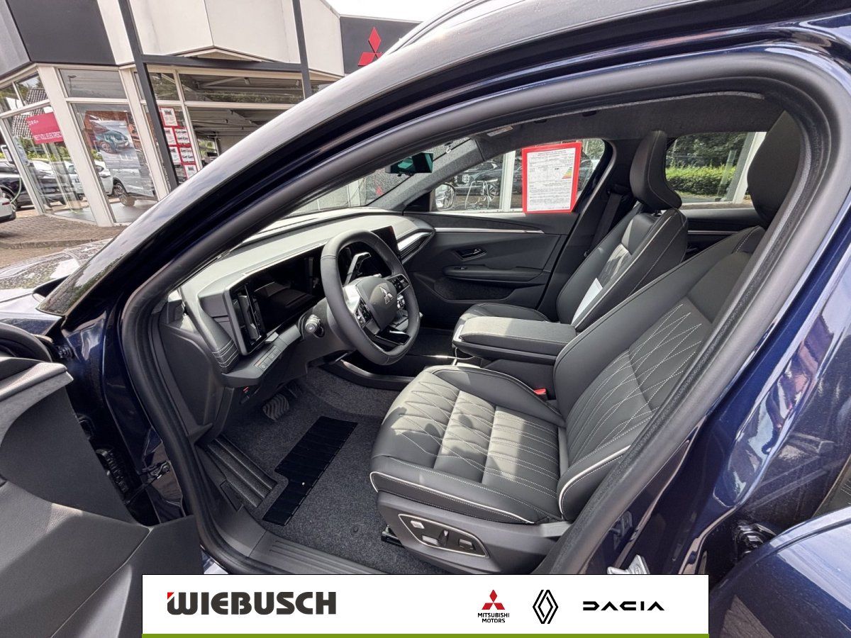 Innenraum des Mitsubishi Eclipse Cross mit Cockpit und Ledersitzen