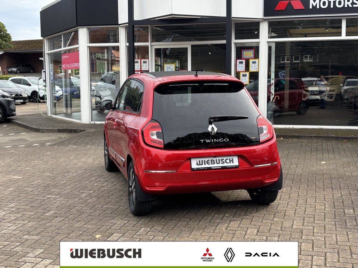 Renault Twingo Heckansicht in Rot beim Autohaus