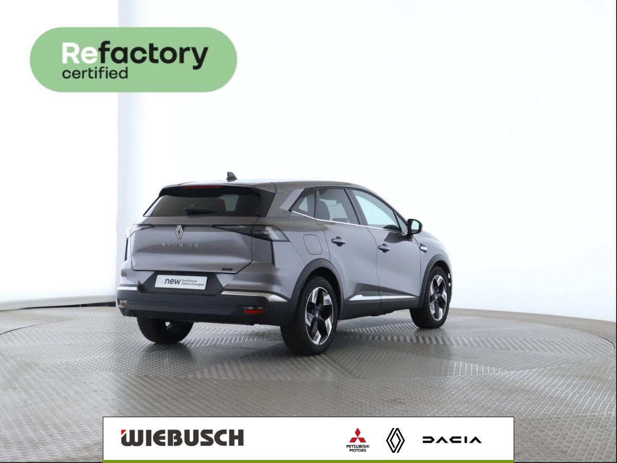 Renault Symbioz grau, Heckansicht auf Drehbühne