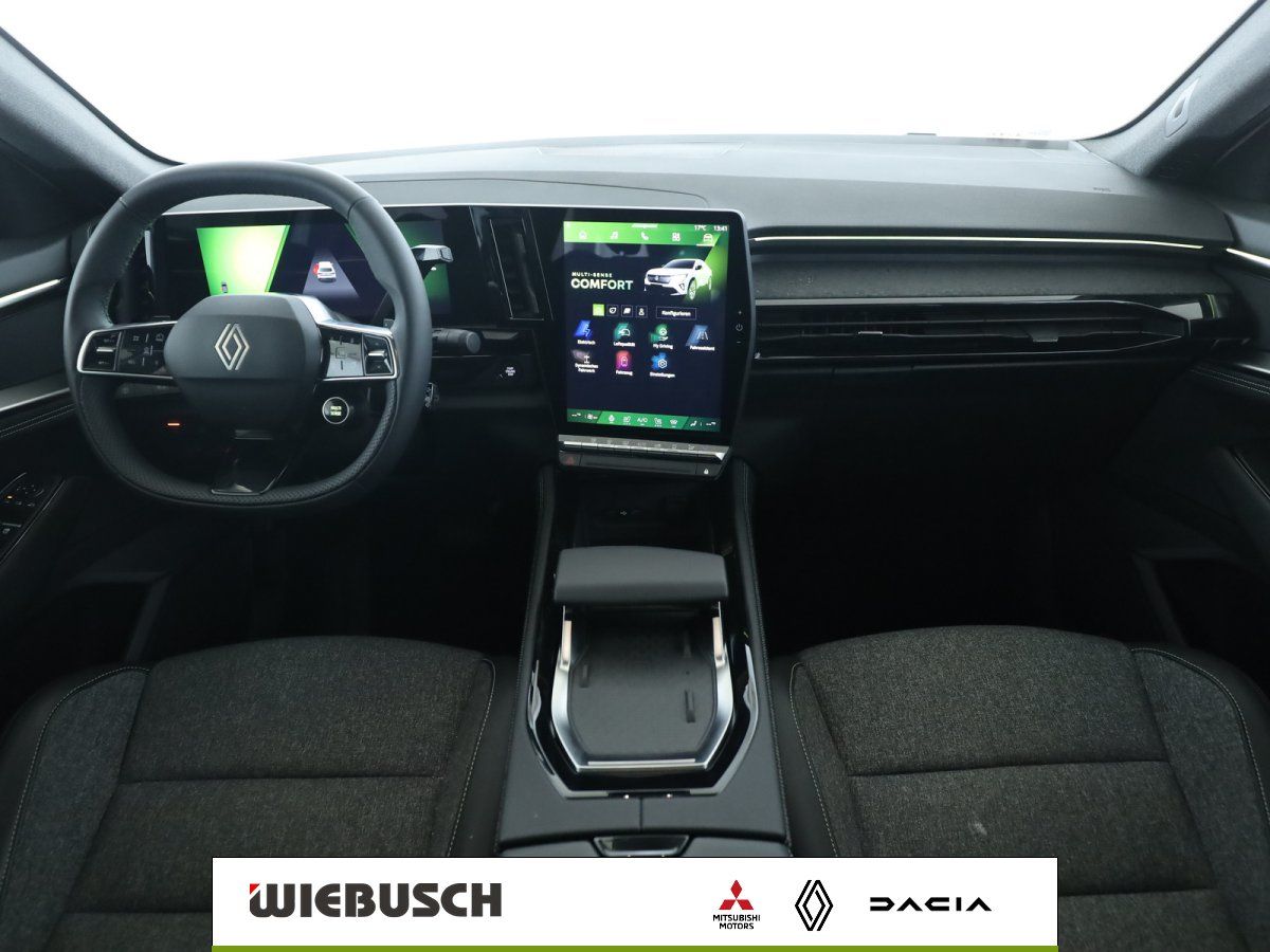 Renault Innenraum Cockpit mit Multimediadisplay und Lenkrad