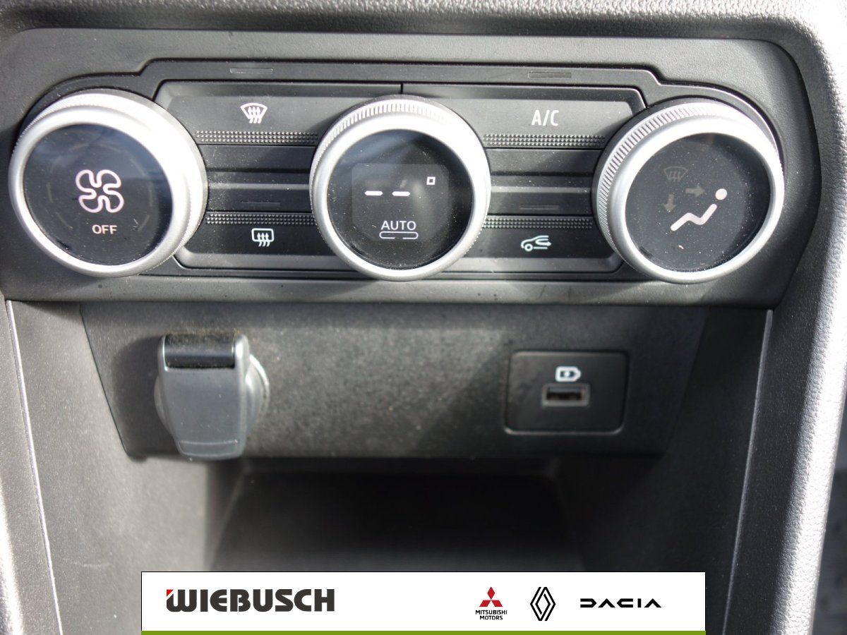 Dacia Klimabedienung mit Reglern und USB-Anschluss im Detail