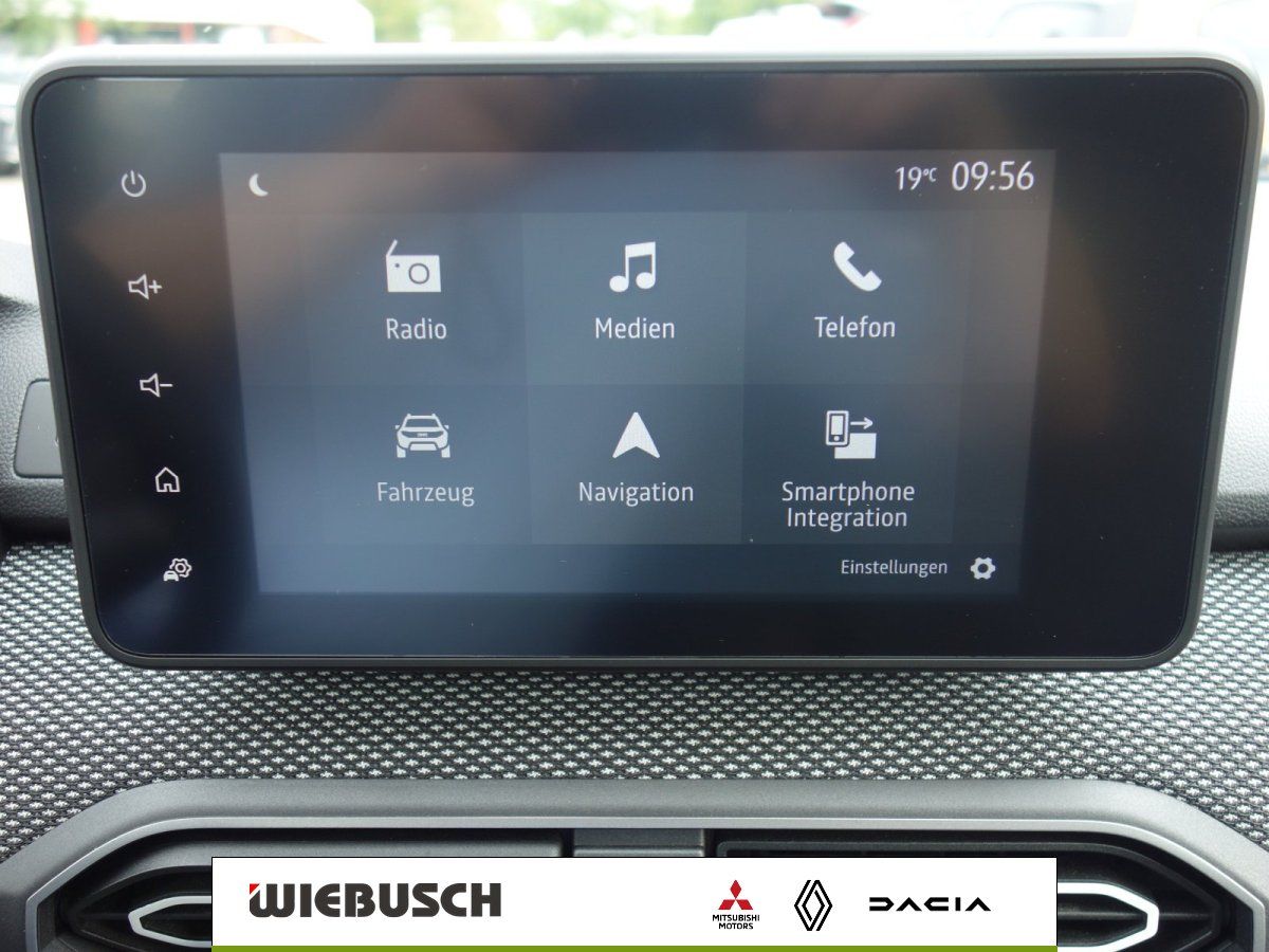 Dacia Infotainment Bildschirm mit Menüansicht und Navigation