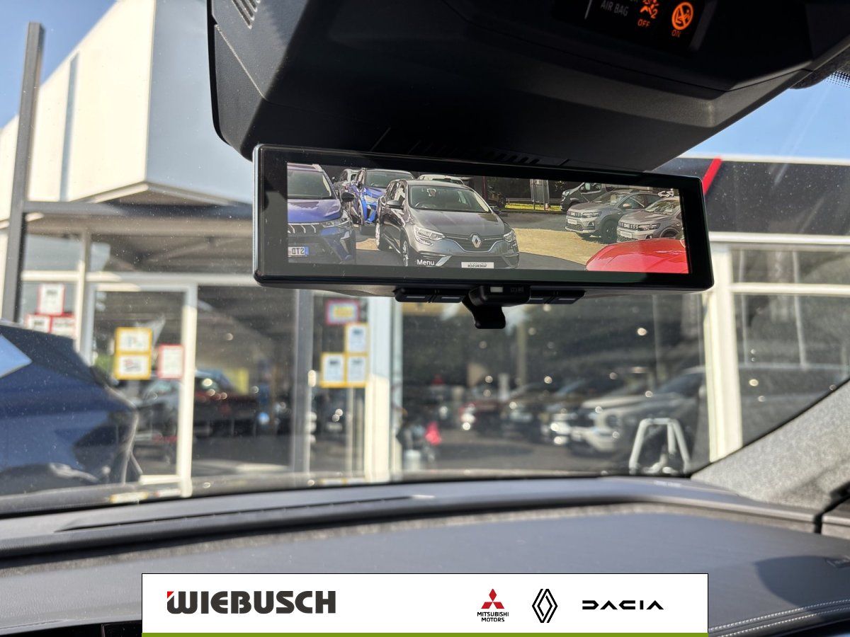 Digitaler Rückspiegel mit Kamerabild im Fahrzeuginnenraum