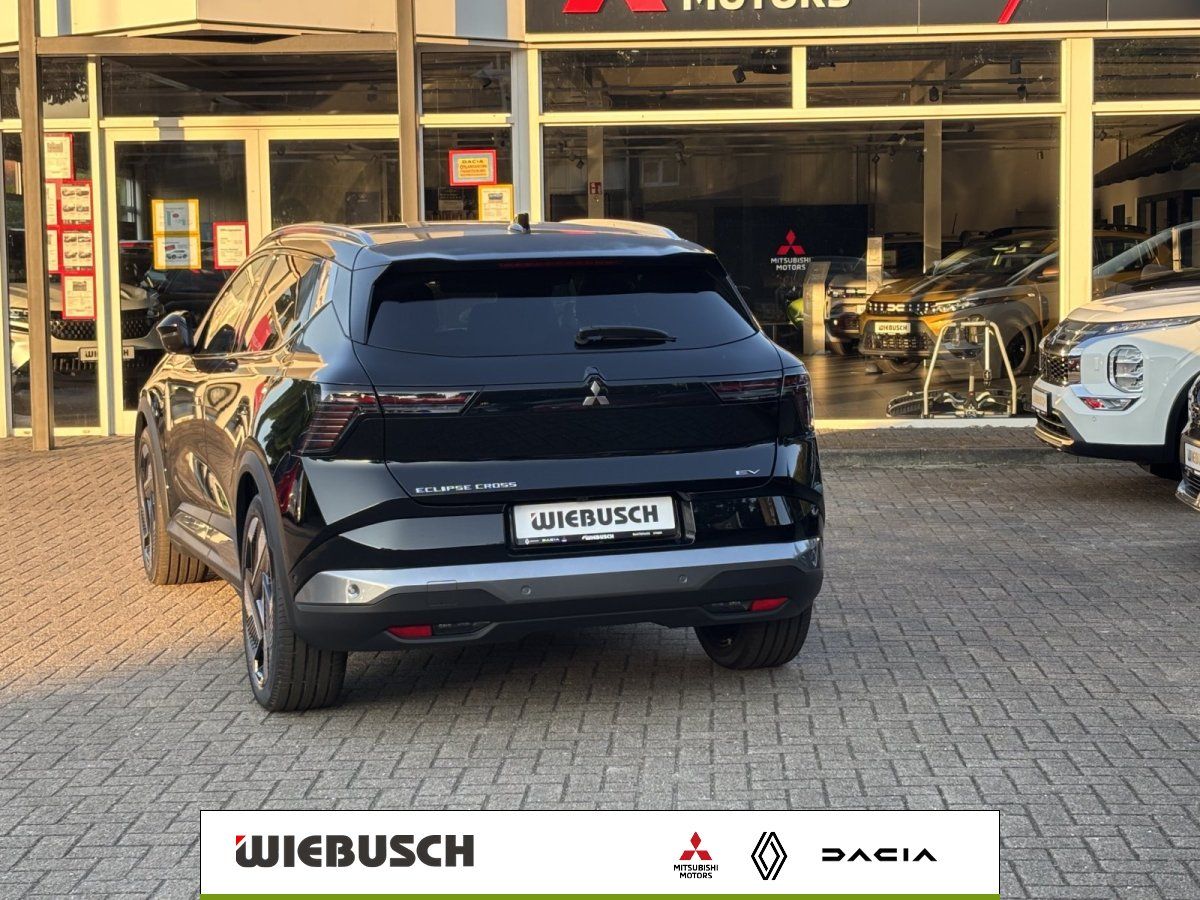 Mitsubishi Eclipse Cross EV schwarz, Heckansicht vor Autohaus