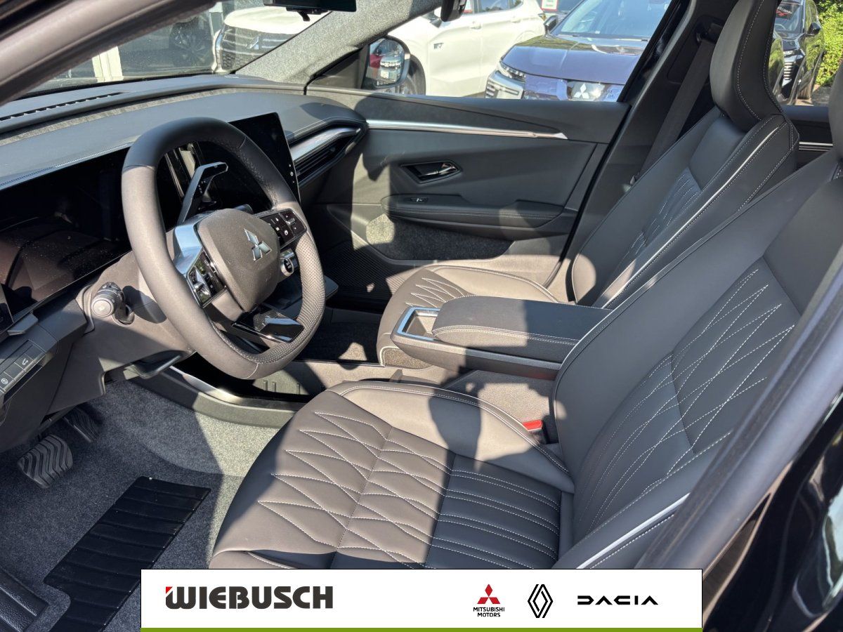 Mitsubishi Eclipse Cross Innenraum mit schwarzen Ledersitzen und Lenkrad