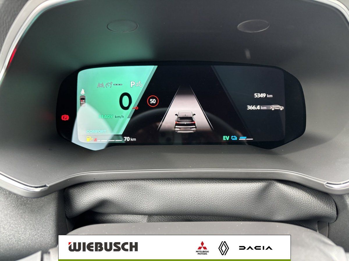 Digitales Kombiinstrument mit Fahranzeigen im Renault Cockpit