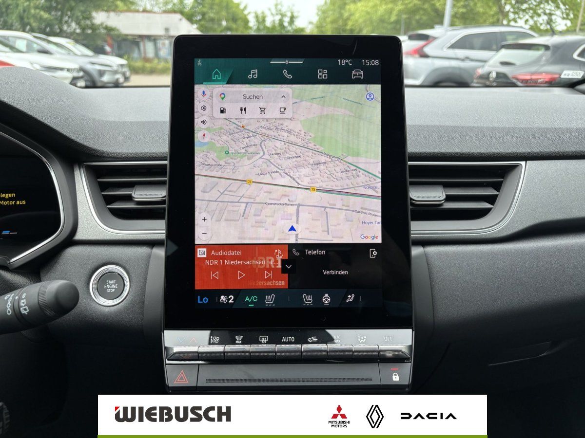 Renault Infotainment-Display mit Navigationskarte im Cockpit