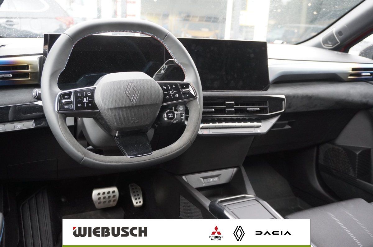 Renault Cockpit mit Lenkrad und digitalem Display Innenansicht