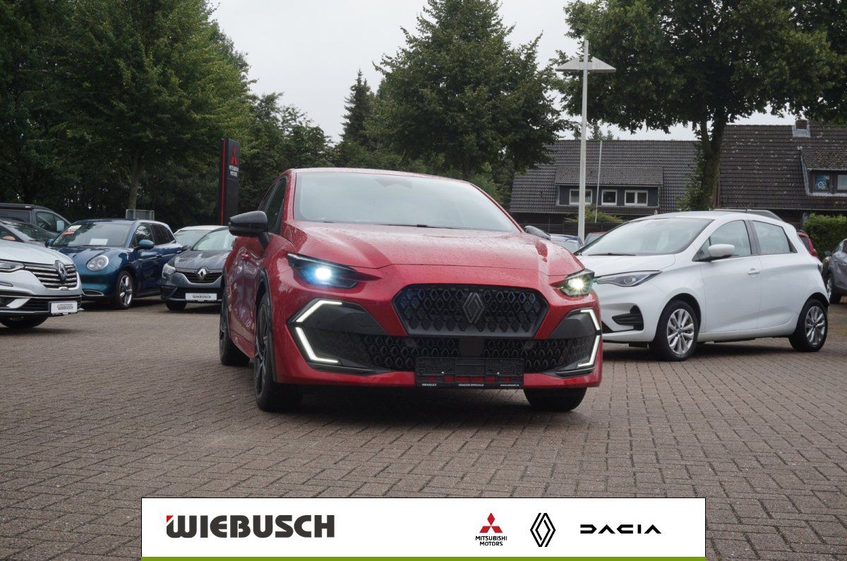Roter Renault Kompaktwagen Frontansicht auf Haendlerhof