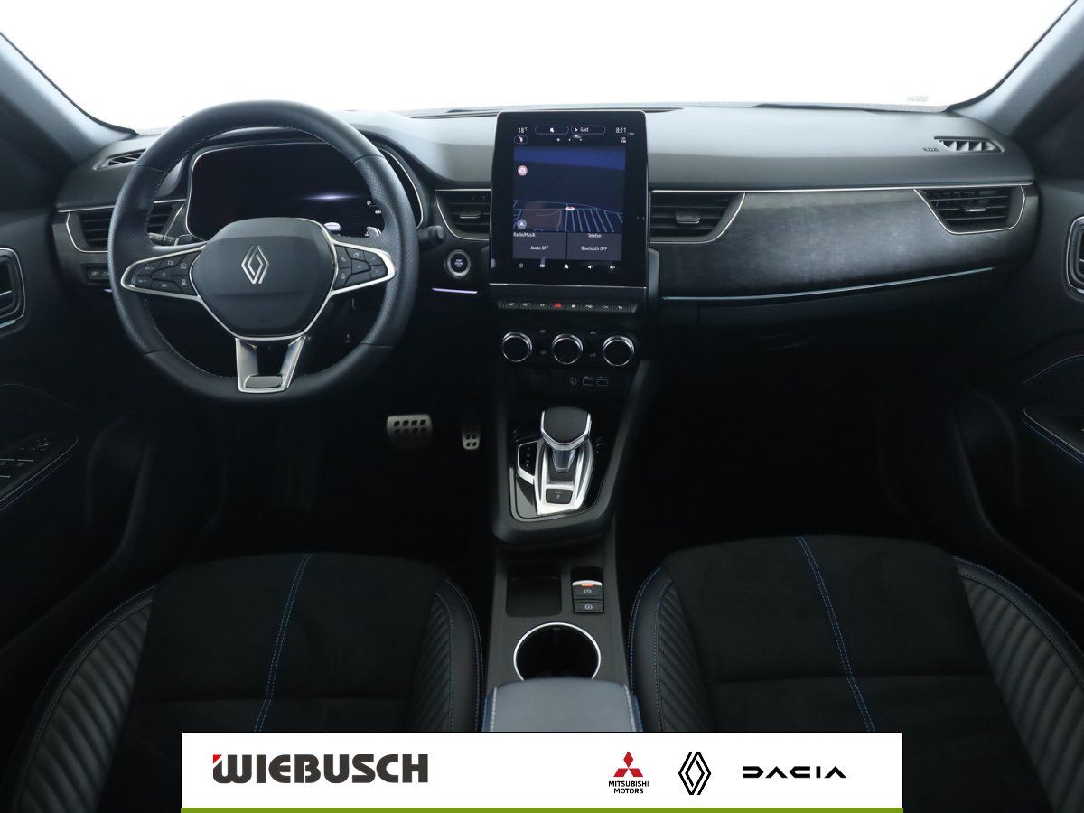 Renault Arkana Cockpit Innenraum mit Lenkrad und Navigationssystem