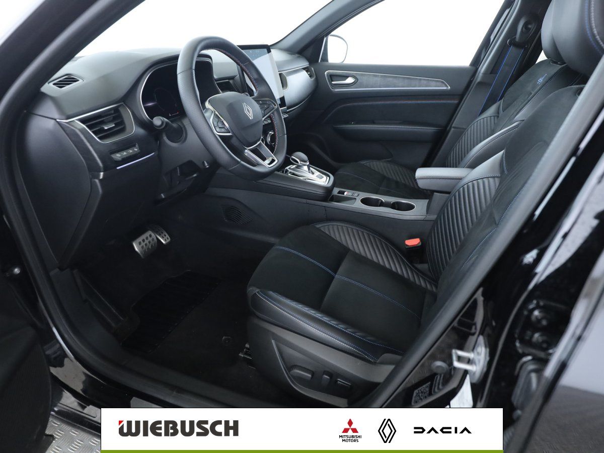 Renault Arkana Innenraum: Cockpit mit Lederausstattung und Multimedia-Display
