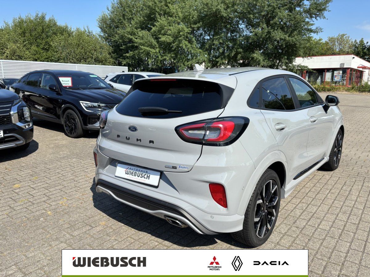 Ford Puma weiss, Heckansicht mit Leichtmetallfelgen
