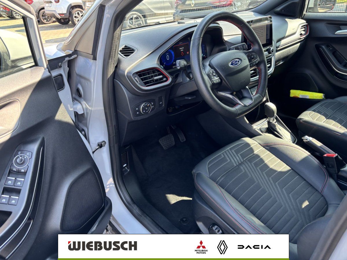 Ford Puma Cockpit mit Lenkrad und Sportsitzen Innenansicht