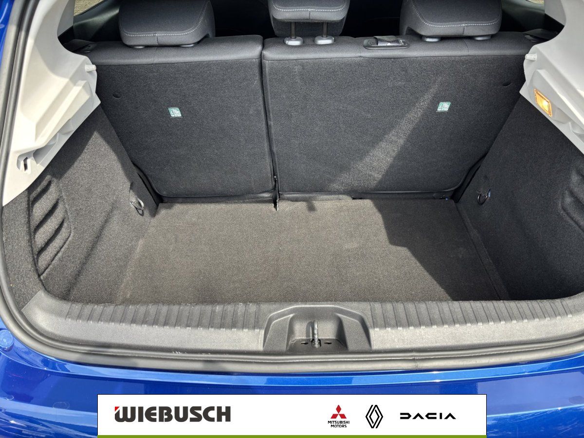 Renault Clio Kofferraum leer mit umgeklappter Rückbank