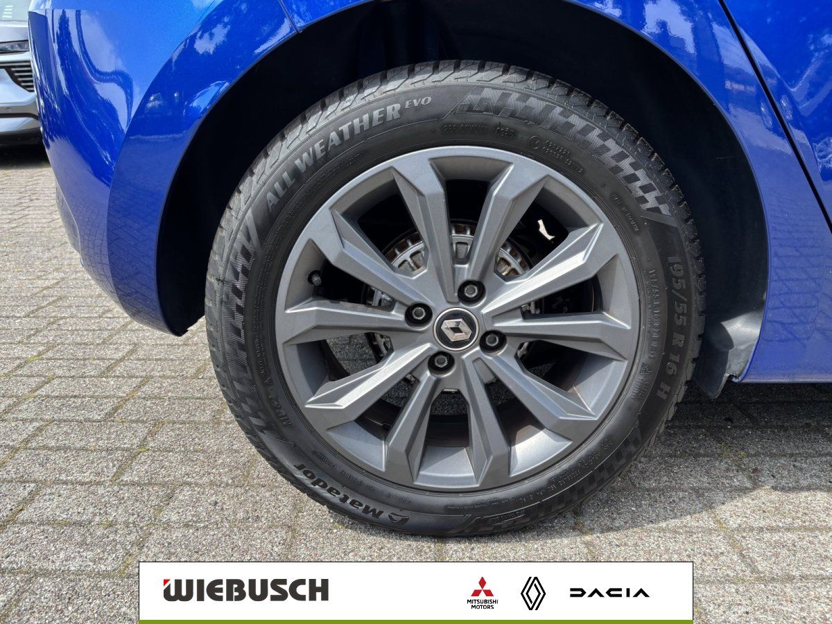 Renault Clio blau Detailansicht Leichtmetallfelge und Reifen