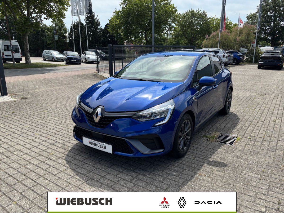 Renault Clio blau Frontansicht auf Autohaus Wiebusch Parkplatz