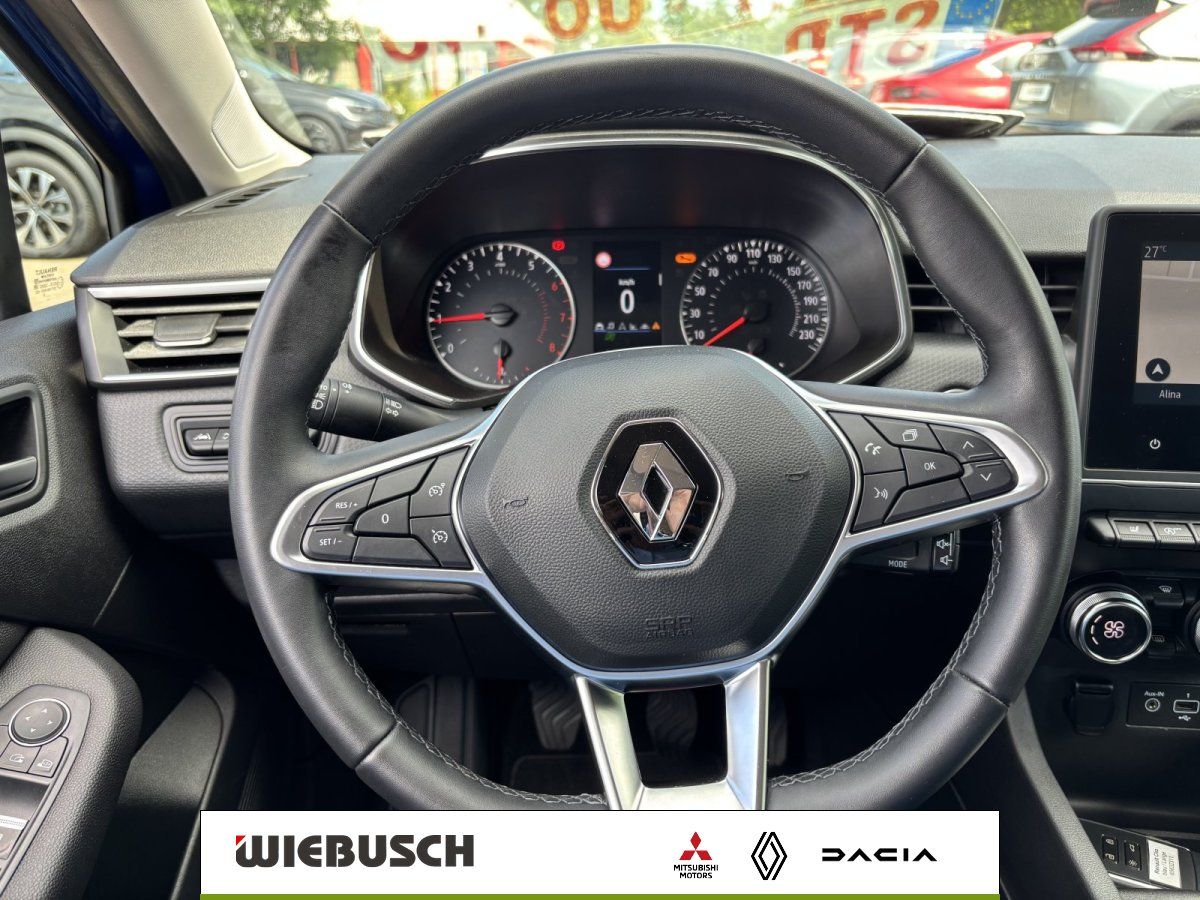 Renault Clio Lenkrad mit Multifunktionstasten und Cockpit