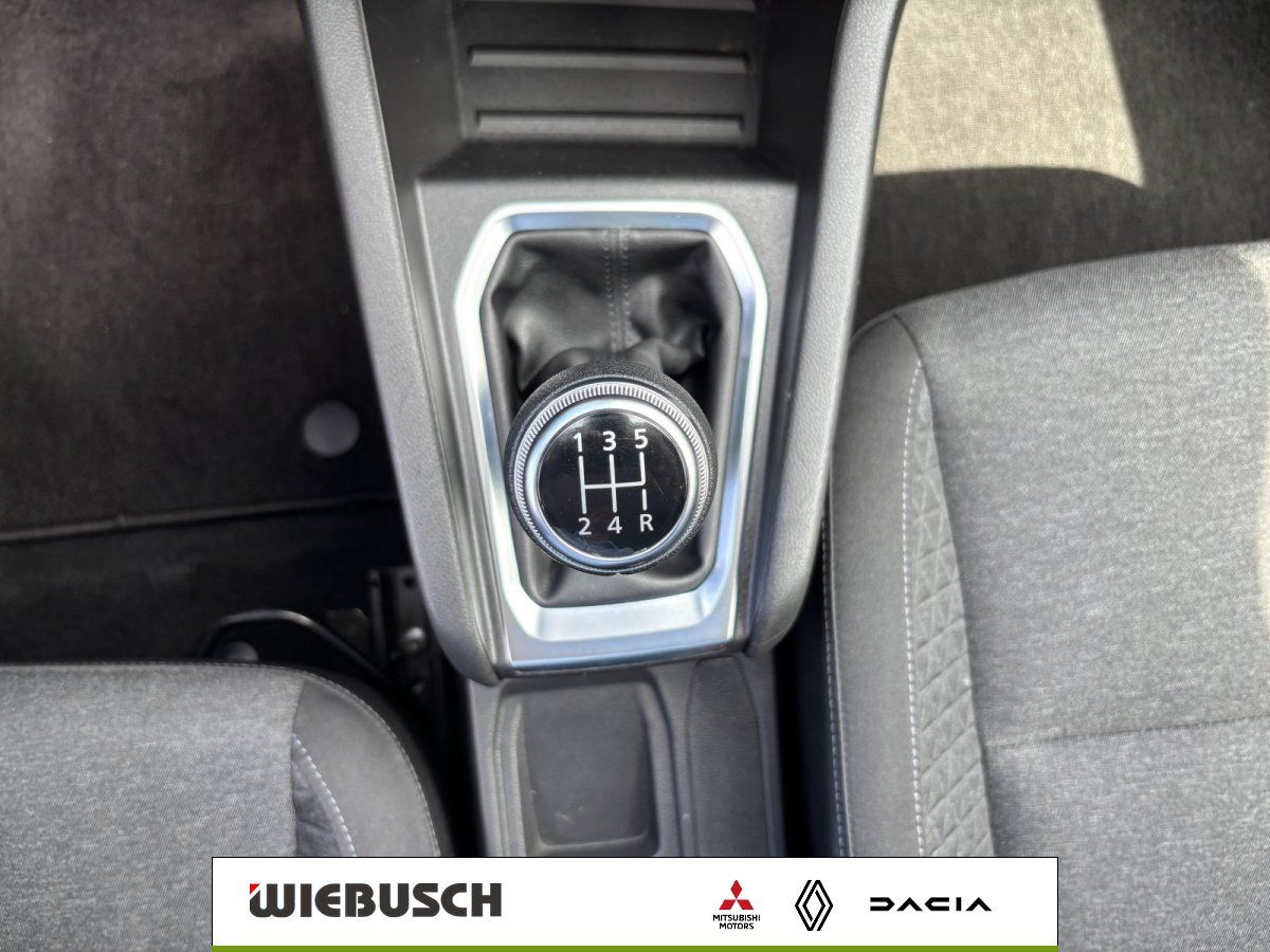 Renault Clio Innenraum Schaltknauf Schaltgetriebe Detail