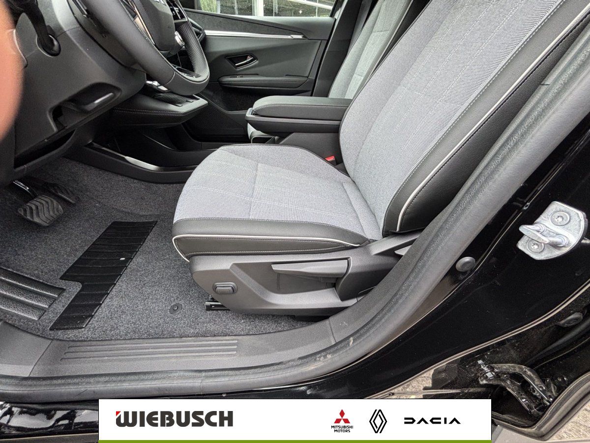Vordersitz und Cockpitbereich im Fahrzeuginnenraum