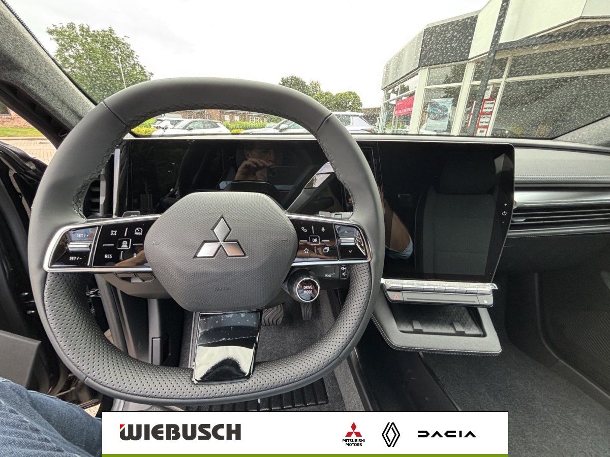 Mitsubishi Eclipse Cross EV Cockpit mit Lenkrad und Display