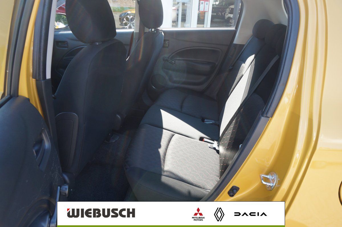 Mitsubishi Space Star Rücksitzbank Innenraum Ansicht gelb