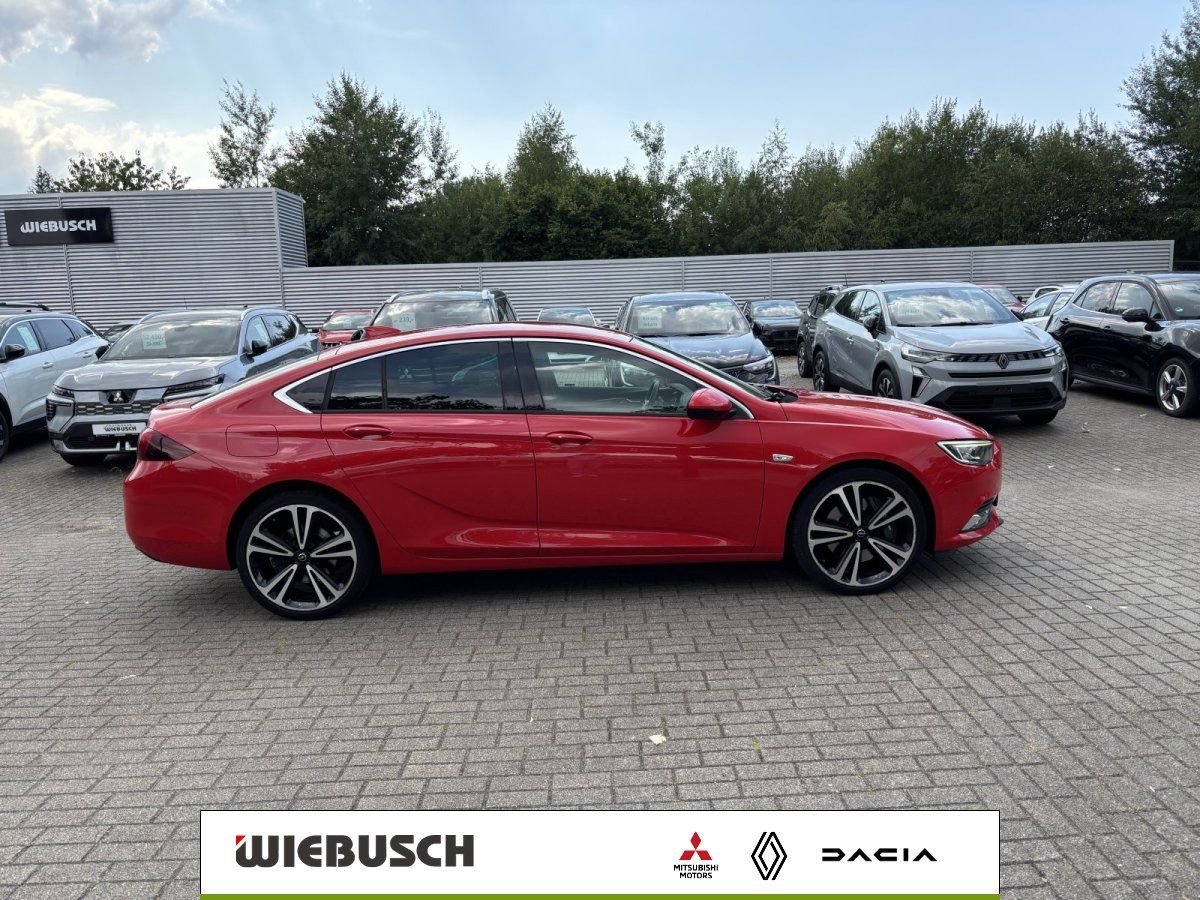 Opel Insignia Grand Sport in Rot, Seitenansicht, Alufelgen