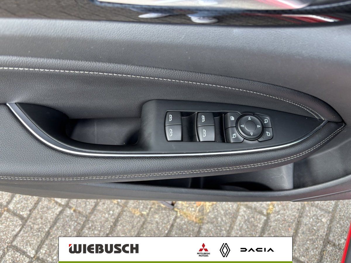Türverkleidung mit Bedienelementen im Fahrzeuginnenraum, Lederausstattung
