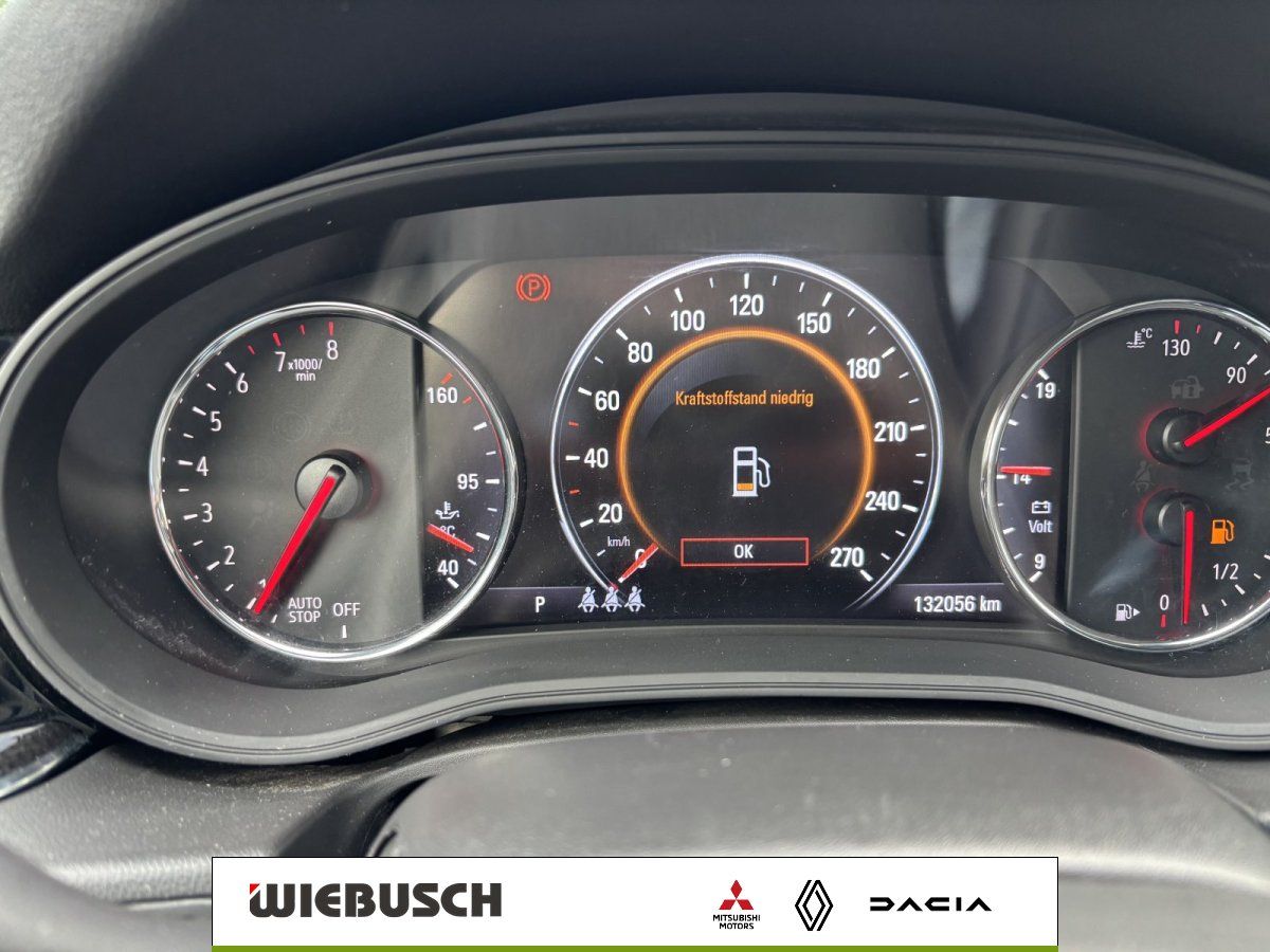 Opel Tacho mit digitaler Anzeige und Kilometerstand 132056 km
