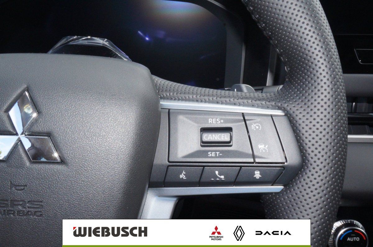 Mitsubishi Lenkrad mit Multifunktionstasten und Tempomat-Bedienung im Detail