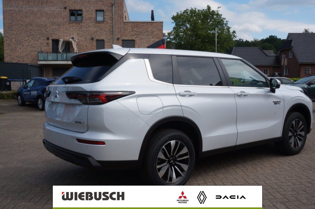 Mitsubishi SUV weiss Heckansicht mit Alufelgen