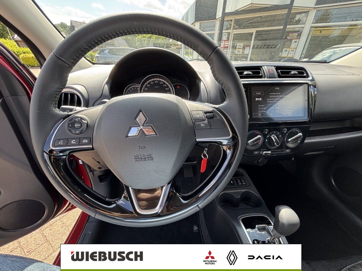 Mitsubishi Space Star Innenraum Lenkrad und Cockpit Ansicht